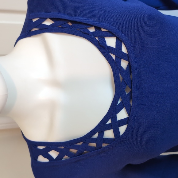 Cable & Gauge Blue 3/4 Sleeve CrissCross Scoop Neckline Viscose/Nylon Knit EUC - Picture 3 of 12